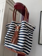 2 handtassen te koop in heel goede staat 15 euro per stuk, Handtassen en Accessoires, Ophalen of Verzenden, Zo goed als nieuw