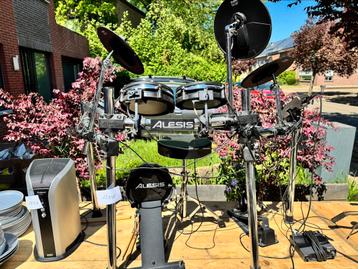 Alesis electrisch drumstel en roland versterker, Musique & Instruments, Batteries & Percussions, Enlèvement, Roland