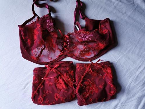 Empreinte setje rood slip (nieuw!) en bh (gedragen)., Vêtements | Femmes, Sous-vêtements & Lingerie, Soutien-gorge, Rouge, Enlèvement ou Envoi