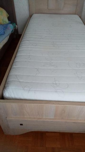  drie bedden  beschikbaar voor biedingen
