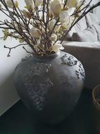 Zeer grote decorative zware vaas / kruik inclusief bloemen, Huis en Inrichting, Ophalen, Zo goed als nieuw