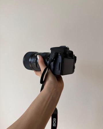 Canon EOS 250D / camera  beschikbaar voor biedingen