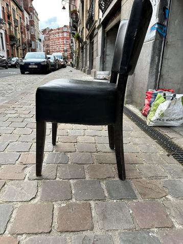 36 pièces de chaise, Enlèvement