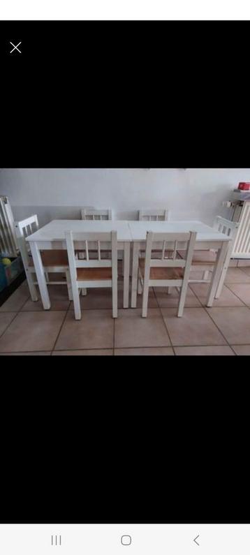 1 tafel en 2 stoelen