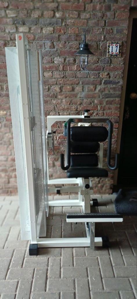 Technogym Isotonic 8delige set, Sport en Fitness, Fitnessapparatuur, Zo goed als nieuw, Ophalen