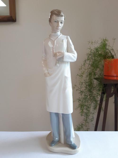 Statuette vintage 1981 médecin, Zaphir Made in Spain, Furio, Antiquités & Art, Art | Sculptures & Bois, Enlèvement ou Envoi