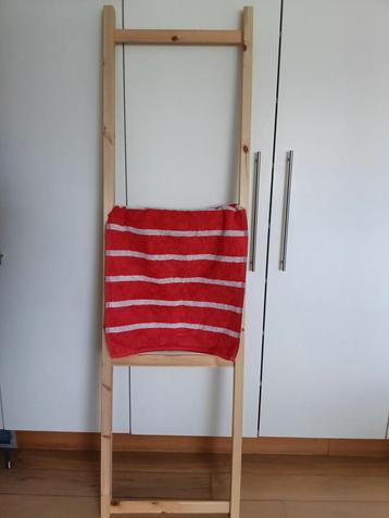 Handdoekenrek hout beschikbaar voor biedingen
