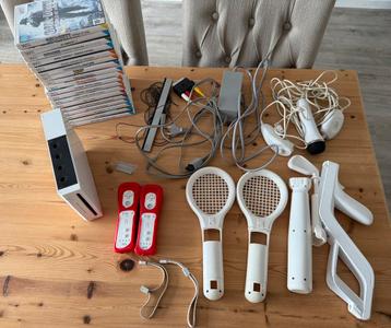 Nintendo Wii + 18 games en accessoires beschikbaar voor biedingen