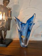 Vintage blauwe gedraaide glazen vaas: Belgisch decor, Antiek en Kunst, Ophalen