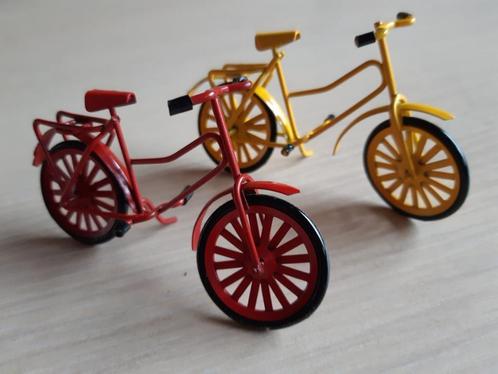 2 petits vélos en métal rouge et jaune, Collections, Jouets, Enlèvement