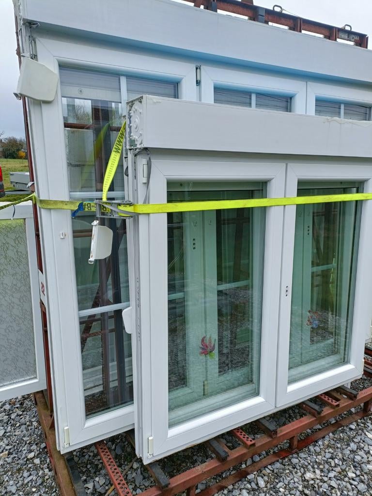 5 châssis avec volets et une porte, Doe-het-zelf en Bouw, Raamkozijnen en Schuifdeuren, Gebruikt, Ophalen