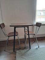 Vintage tafeltje met twee bijhorende stoelen, Ophalen, Gebruikt