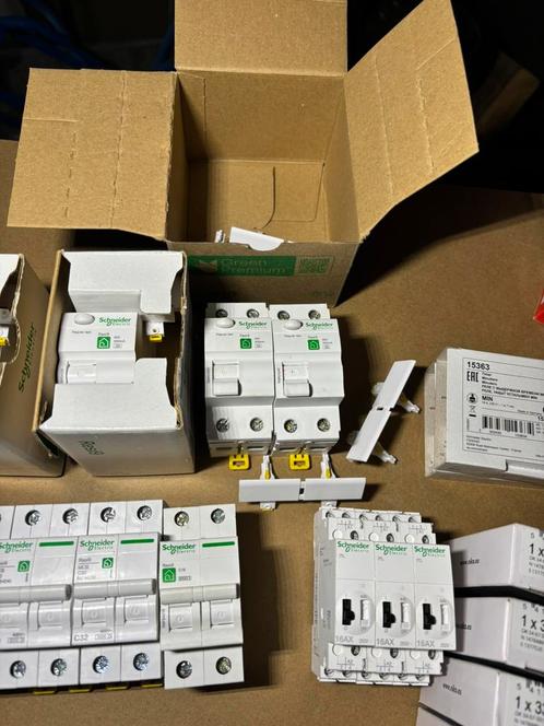 Schneider IC60N, Resi9 automaten en differentieels, Doe-het-zelf en Bouw, Elektriciteit en Kabels, Ophalen