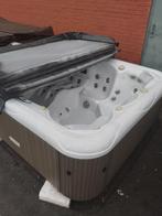 Jacuzzi merk wellis   deze heeft astronauten isolatie, Tuin en Terras, Ophalen of Verzenden