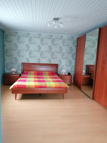 Slaapkamer in mahoniehout beschikbaar voor biedingen