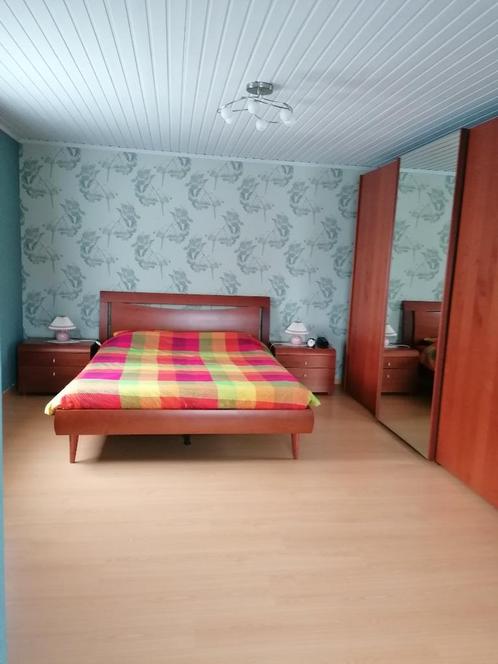 Slaapkamer in mahoniehout, Huis en Inrichting, Slaapkamer | Nachtkastjes, Gebruikt, 70 cm of meer, 65 cm of meer, Hout, Ophalen