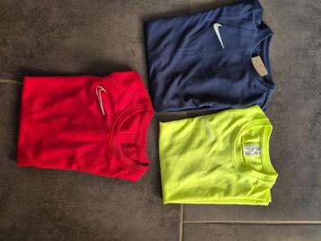  Set van 3 Nike T-shirts  beschikbaar voor biedingen
