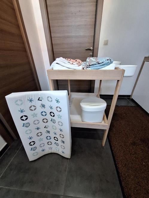 Verzorgingstafel + verzorgingskussens + extra's, Kinderen en Baby's, Kinderkamer | Tafels en Stoelen, Gebruikt, Tafel(s), Ophalen