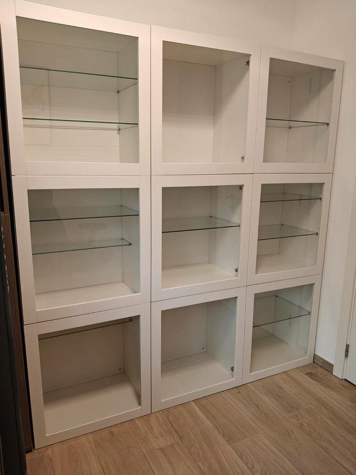 Vitrinekast IKEA Besta, Huis en Inrichting, Kasten | Vitrinekasten, Zo goed als nieuw, 150 tot 200 cm, 150 tot 200 cm, 25 tot 50 cm