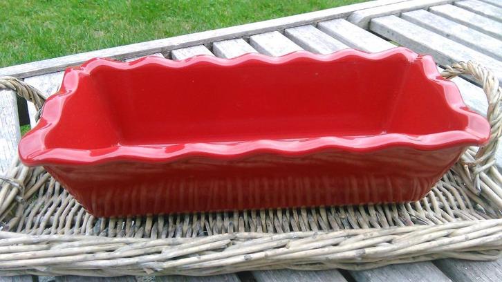 Bakvorm Emile Henry cakevorm rood, Huis en Inrichting, Keuken | Keukenbenodigdheden, Zo goed als nieuw, Ophalen of Verzenden