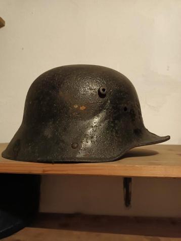 Duitse helm uit tweede wereldhoorlog.