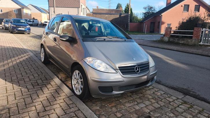 Bonjour :
Je vends une Mercedes classe A 180 CDI

Année 2006, Auto's, Mercedes-Benz, Particulier, A-Klasse, Airconditioning, Bluetooth