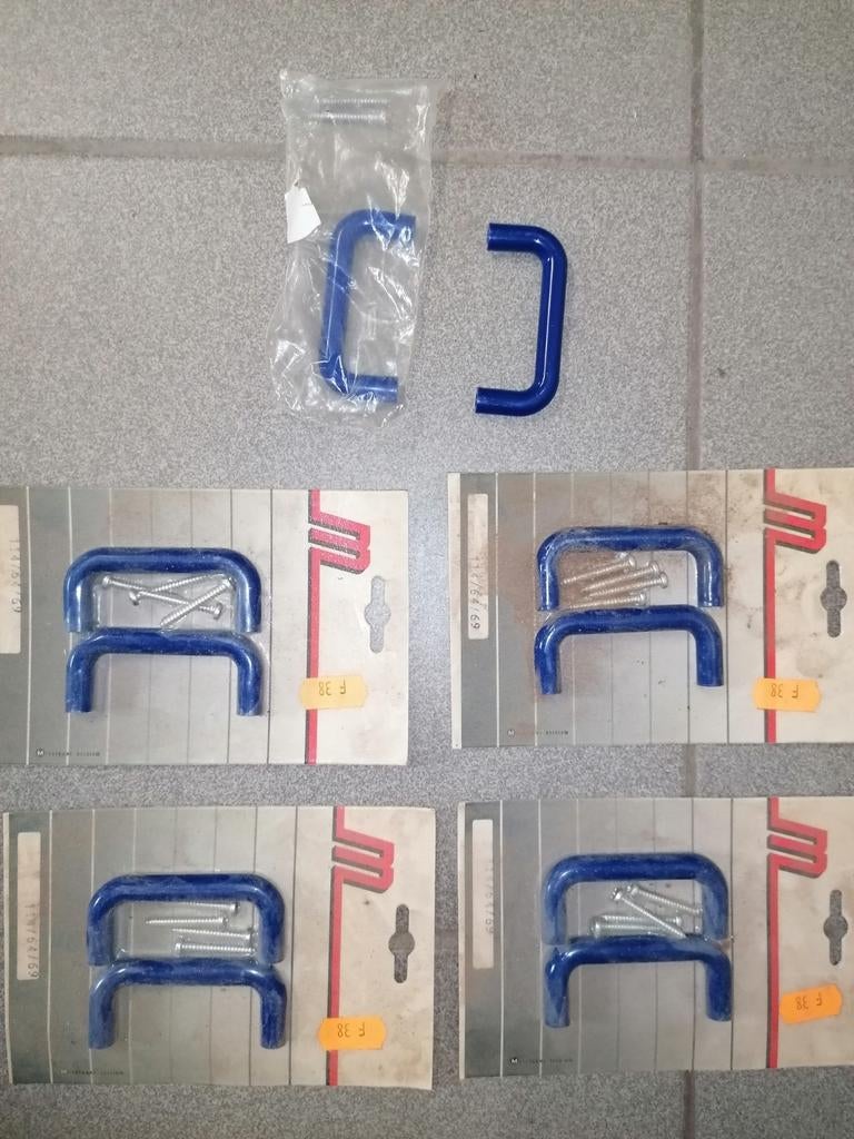 10 poignées bleues de meuble, Bricolage & Construction, Enlèvement ou Envoi, Comme neuf
