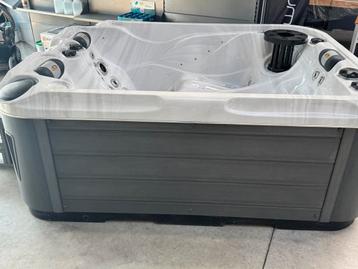 Tweedehands jacuzzi met garantie beschikbaar voor biedingen