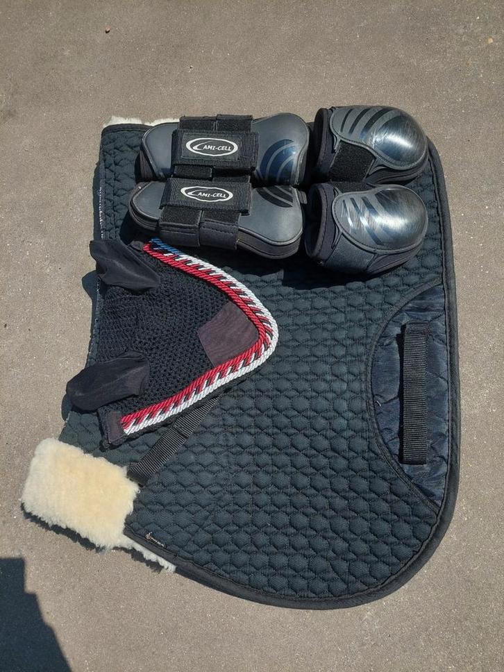 Zwarte set met wol maat Full, Animaux & Accessoires, Chevaux & Poneys | Couvertures & Couvre-reins, Utilisé, Couverture, Couverture