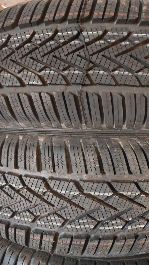Pneus d'hiver semperit 185/65r15 60€ chacun avec montage, Autos : Divers, Pièces de sport automobile, Enlèvement