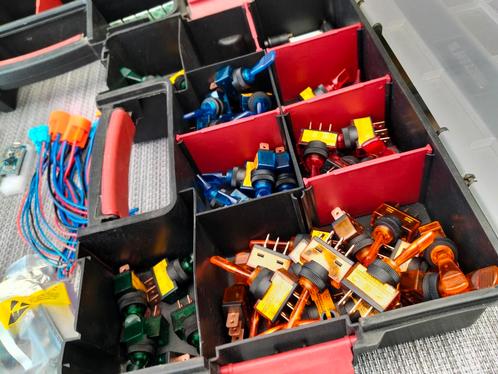 Groot Lot buttonbox onderdelen, Hobby en Vrije tijd, Elektronica-componenten, Zo goed als nieuw, Ophalen of Verzenden