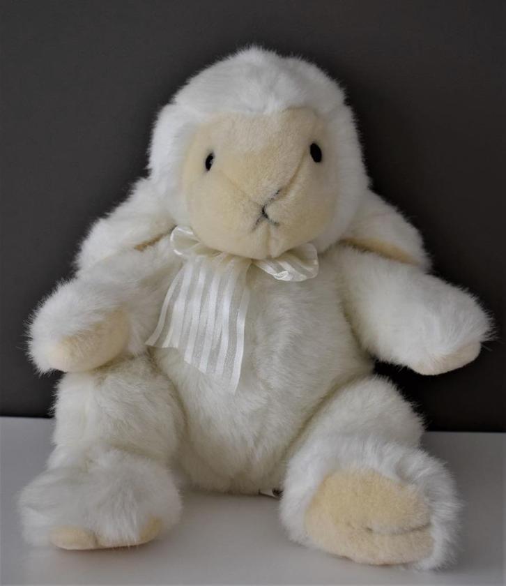 Zacht pluche schaap knuffel met sierlijke strik  -  Lente, Enfants & Bébés, Jouets | Peluches, Comme neuf, Autres types, Enlèvement ou Envoi