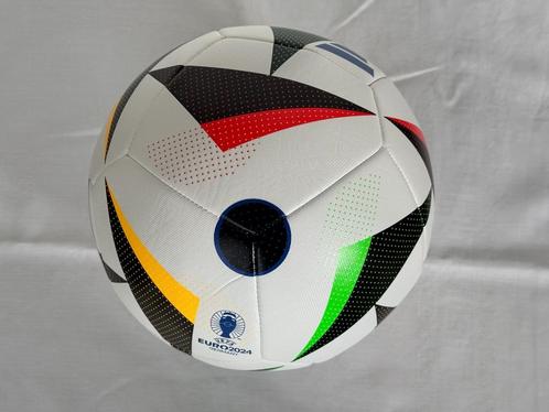 Ballon d'entraînement Adidas EK 2024, taille 5 - NEUF, Collections, Articles de Sport & Football, Neuf, Autres types, Enlèvement ou Envoi