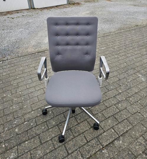Vitra ID chair concept ergonomische bureaustoel, Huis en Inrichting, Bureaustoelen, Zo goed als nieuw, Bureaustoel, Blauw, Ergonomisch