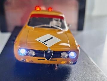 AutoArt Alfa Romeo Giulia GTam Jarama 1970 ( Zeldzaam Model  beschikbaar voor biedingen