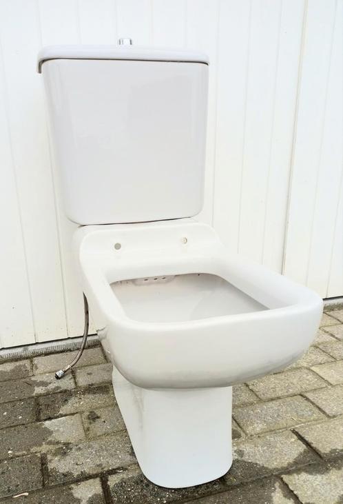 🚽 Toilet/wc. IDEAL STANDARD. Spec. model ,vierkant. D69/B41, Huis en Inrichting, Badkamer | Badtextiel en Accessoires, Zo goed als nieuw