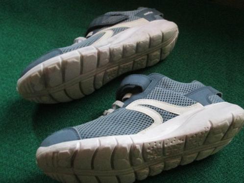 grijsblauwe sportschoenen Newfeel maat 37, Kinderen en Baby's, Kinderkleding | Schoenen en Sokken, Gebruikt, Sportschoenen, Ophalen of Verzenden