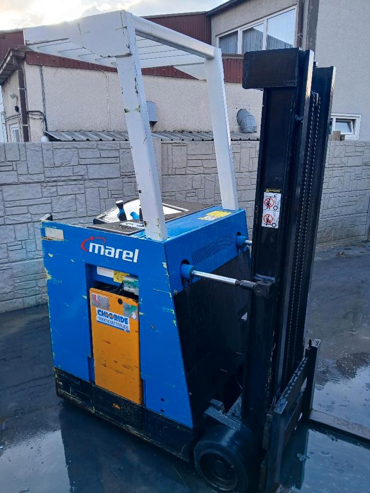 Crown 30RCT Reachtruck + 36V Lader, Articles professionnels, Machines & Construction | Chariots élévateurs & Transport interne