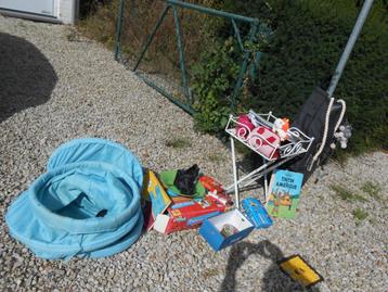 brocante diverses choses à donner à Waterloo beschikbaar voor biedingen