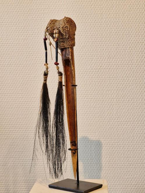 Benen Asmat Dolk, Antiek en Kunst, Kunst | Niet-Westerse kunst, Ophalen of Verzenden