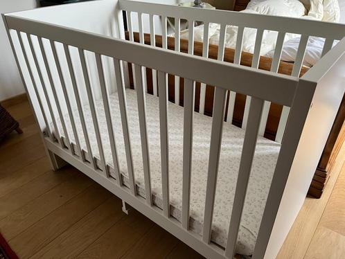 Babybedje, Kinderen en Baby's, Kinderkamer | Bedden, Zo goed als nieuw, Matras, Ophalen