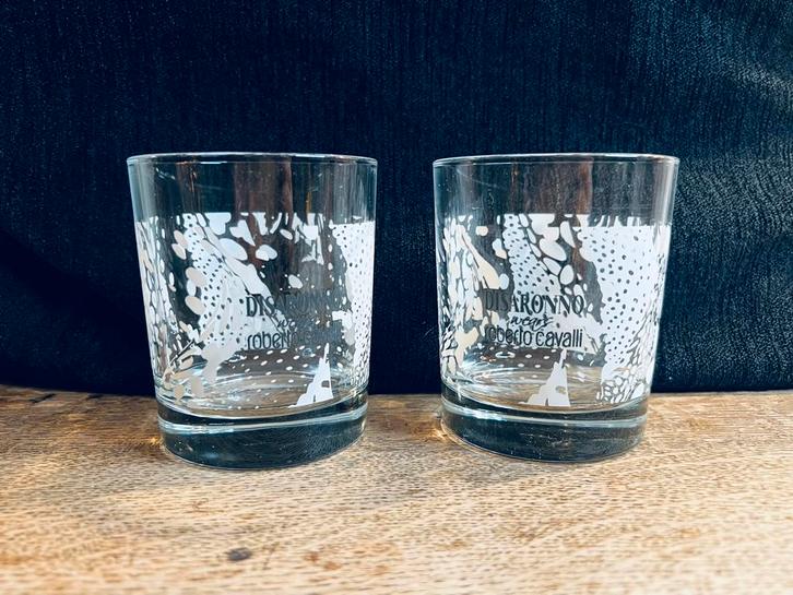 Duo de verres à whisky Amaretto Disaronno porte Cavalli, Collections, Verres & Petits Verres, Comme neuf, Autres types, Enlèvement ou Envoi