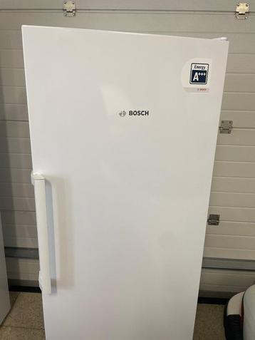 Bosch koelkast 290ltr, izgs, hoogte 161 cm, kan evt brengen disponible aux enchères