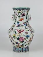 Vase hexagonal chinois ancien « Cent papillons », Enlèvement ou Envoi