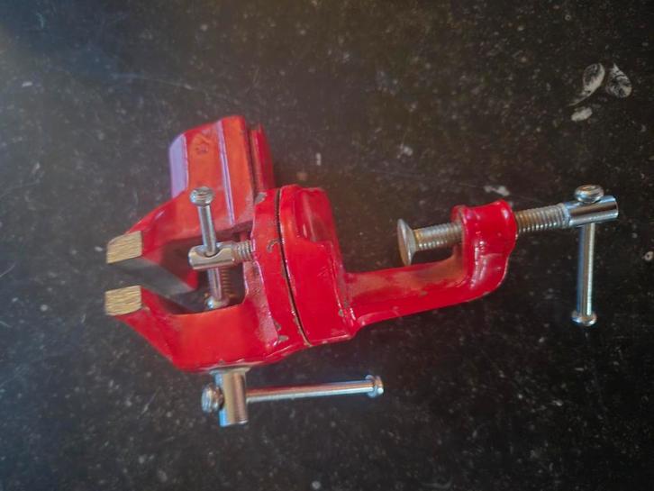 2x Kleine op tafel te monteren draaibare kleine bankschoef., Doe-het-zelf en Bouw, Werkbanken, Zo goed als nieuw, Ophalen of Verzenden