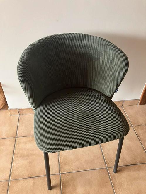 8 olijfgroene textiele eetkamerstoelen met matzwarte poten, Huis en Inrichting, Stoelen, Zo goed als nieuw, Vijf, Zes of meer stoelen