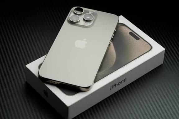 Iphone 16 pro max silver nieuw + garantie, Telecommunicatie, Mobiele telefoons | Apple iPhone, Zo goed als nieuw, 256 GB, Zonder abonnement
