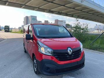Renault Trafic 2015 LONG 1.6DCI Gekeurd met carpass, Auto's, Bestelwagens en Lichte vracht, Voorwielaandrijving, Euro 5, Stof