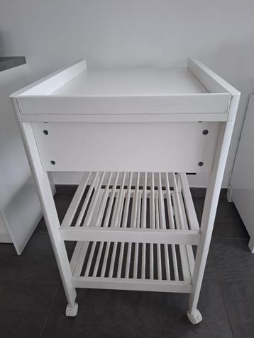 Table à langer beschikbaar voor biedingen