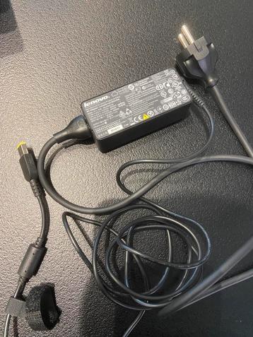 Lenovo laptop oplader beschikbaar voor biedingen